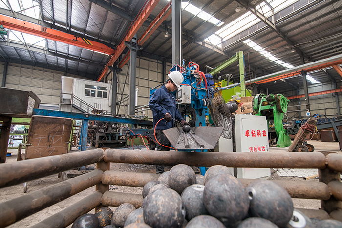 耒阳网架配件-螺栓球加工车间